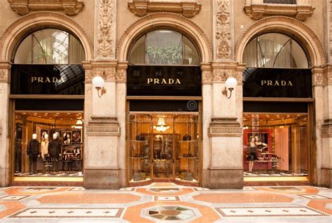 negozio prada senza vestiti|prada online shopping italy.